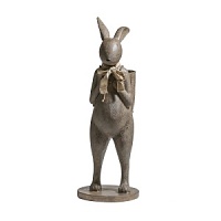 Статуя "Кролик с корзиной"